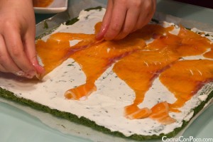 rollo-salmon-espinacas-receta-paso-a-paso-CocinaConPoco.com-107